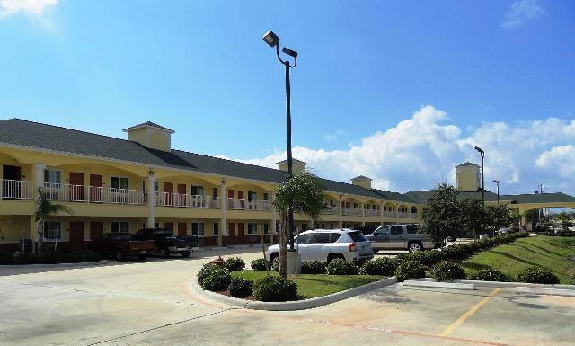 Scottish Inn And Suites Baytown Exterior photo