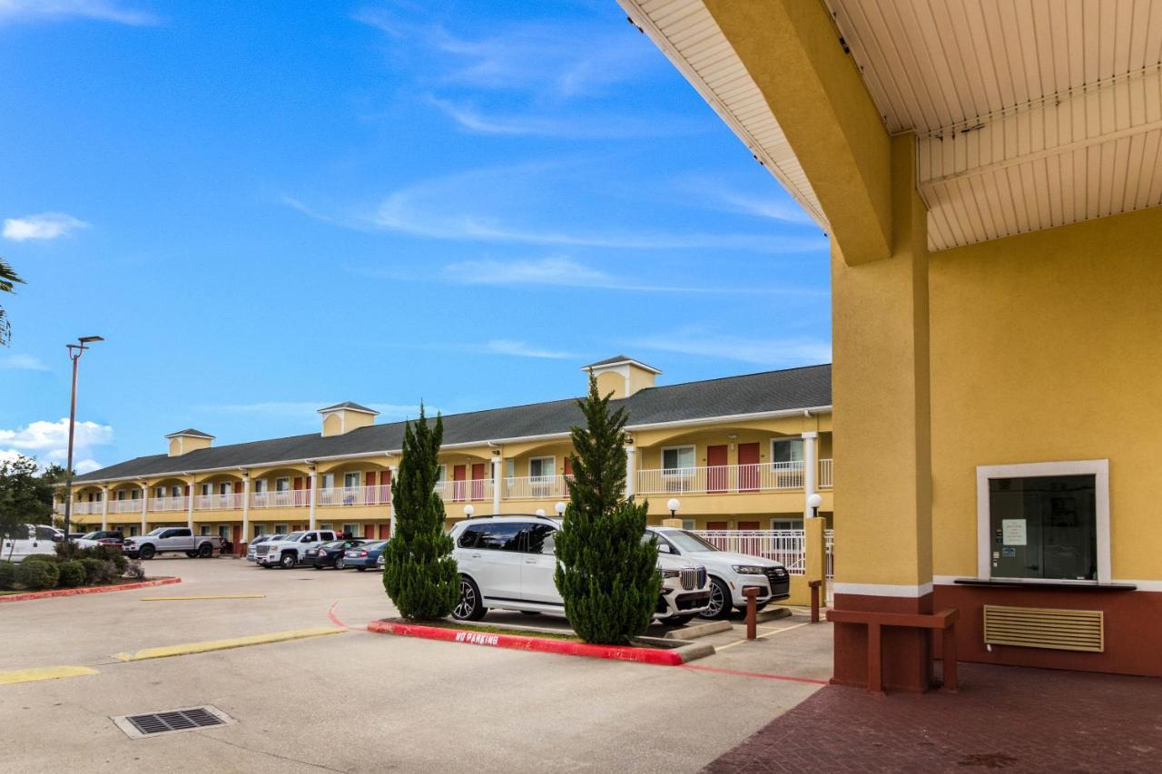 Scottish Inn And Suites Baytown Exterior photo